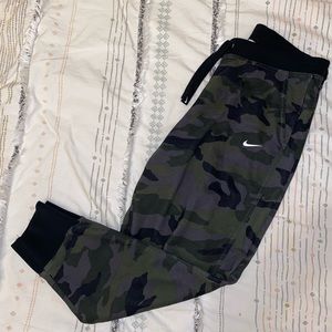 Nike Women’s Size Medium Camo Jogger